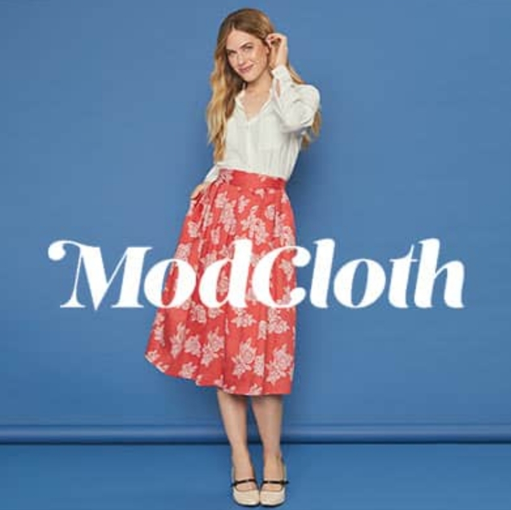 Modcloth Red Floral A‎ Line Retro Skirt size small